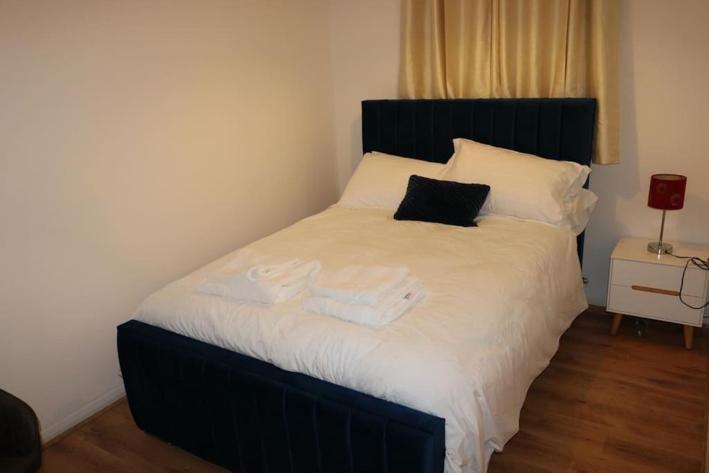 Entire -4 Bedrooms Detached House With Driveway Нотингам Екстериор снимка
