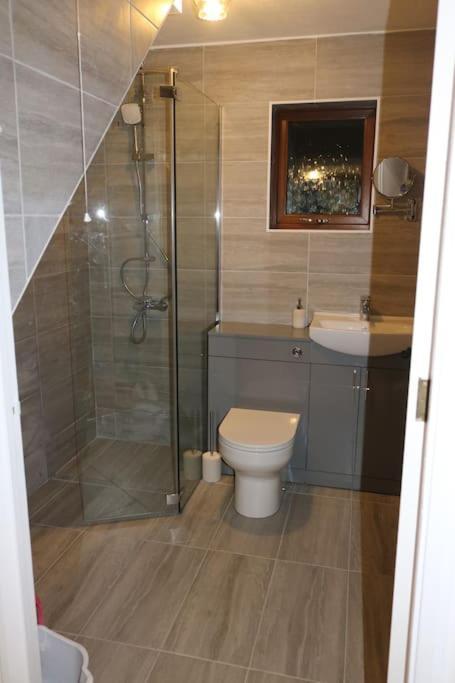 Entire -4 Bedrooms Detached House With Driveway Нотингам Екстериор снимка